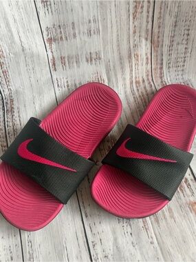 Nike Pink & Black Slide Sandals Little Girl’s Size 13